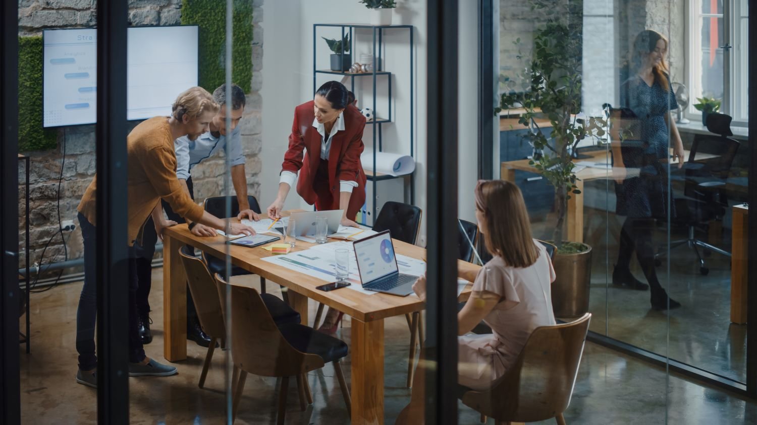 group-of-people-at-an-office